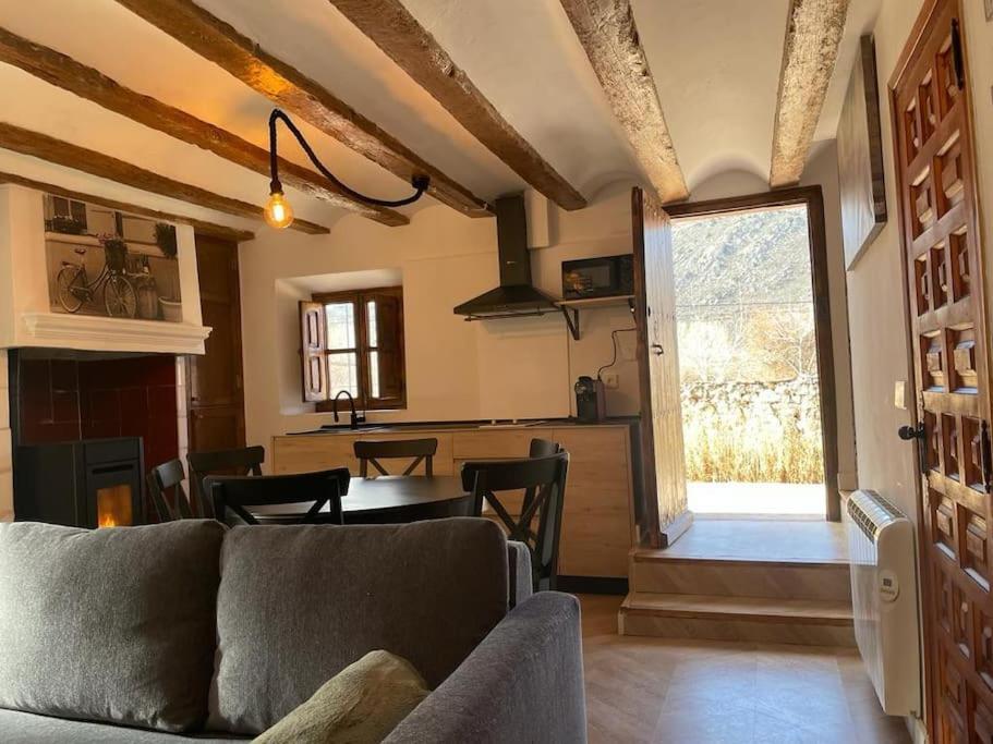 Acogedora Casa Con Patio-Parking Villa Albarracin Ngoại thất bức ảnh